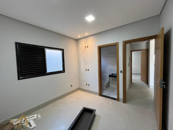 Imagem Casa com 3 Quartos à Venda, 250 m² em Condomínio Primor Das Torres - Cuiabá