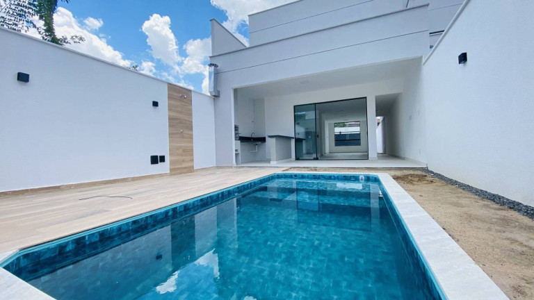 Casa com 3 Quartos à Venda,  em Santa Mônica - Feira De Santana