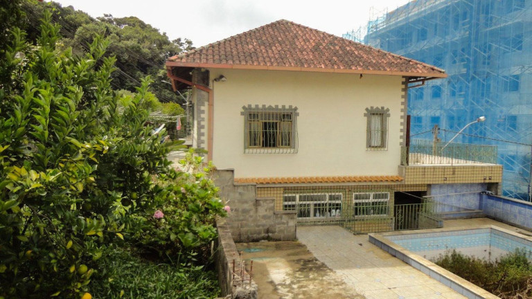 Casa com 4 Quartos à Venda, 350 m² em Várzea - Teresópolis