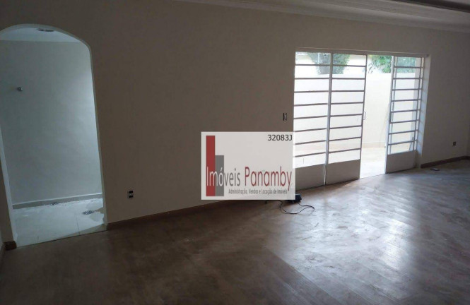 Casa com 3 Quartos para Alugar, 230 m² em Granja Julieta - São Paulo