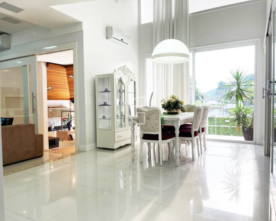 Imagem Casa com 4 Quartos à Venda, 545 m² em América - Joinville Imagem Casa com 4 Quartos à Venda, 545 m² em América - Joinville