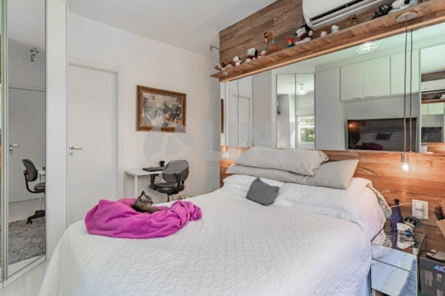 Imagem Apartamento com 3 Quartos à Venda, 100 m² em São Sebastião - Porto Alegre Imagem Apartamento com 3 Quartos à Venda, 100 m² em São Sebastião - Porto Alegre