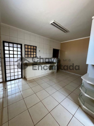Sobrado com 3 Quartos à Venda, 97 m² em Vila Xavier - Birigui