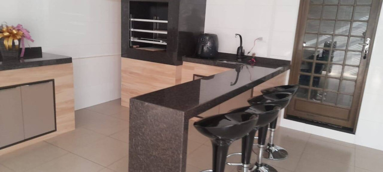 Casa com 3 Quartos à Venda, 285 m² em Jardim Dona Martinha - Arapongas