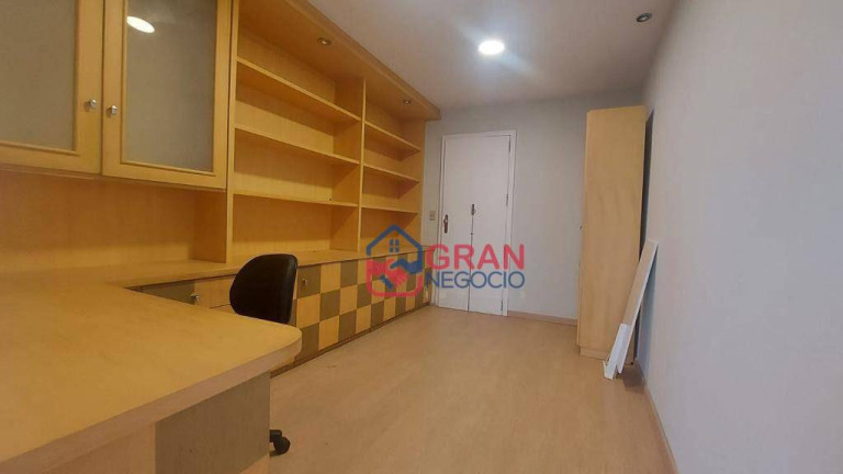 Sala Comercial à Venda, 65 m² em Centro - Curitiba