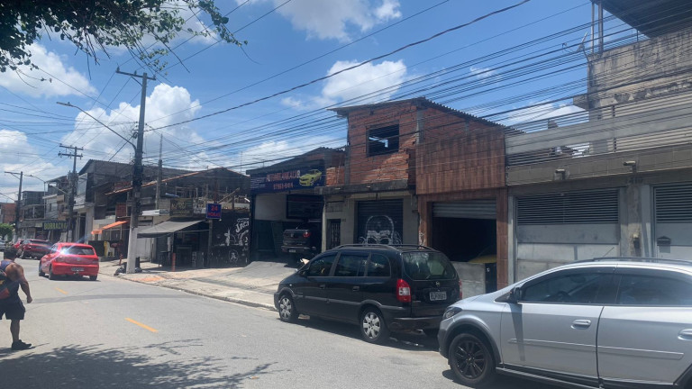 Casa com 3 Quartos à Venda ou Locação, 300 m² em Cidade Kemel - São Paulo