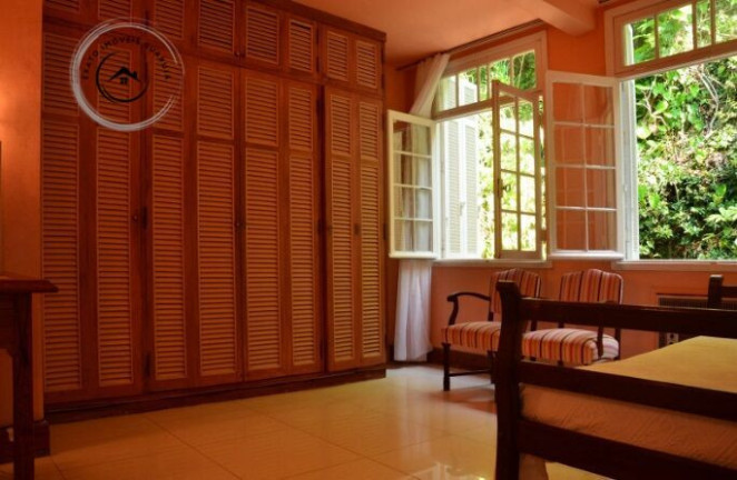 Imagem Casa com 4 Quartos à Venda, 360 m² Imagem Casa com 4 Quartos à Venda, 360 m²