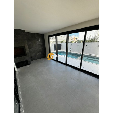 Imagem Casa com 3 Quartos à Venda, 251 m² em Caledônia - Camboriú Imagem Casa com 3 Quartos à Venda, 251 m² em Caledônia - Camboriú