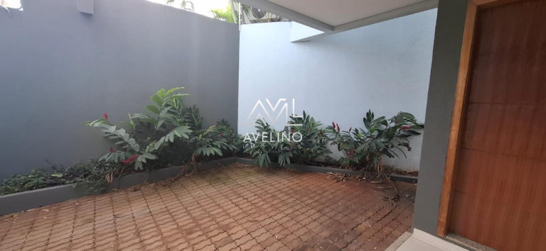 Sobrado com 2 Quartos para Alugar, 10 m² em Centro - Campo Grande