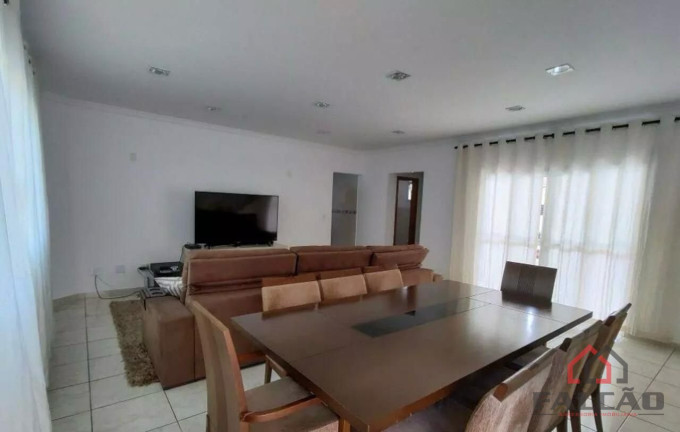 Imagem Casa com 4 Quartos à Venda, 286 m² em Canto Do Forte - Praia Grande Imagem Casa com 4 Quartos à Venda, 286 m² em Canto Do Forte - Praia Grande