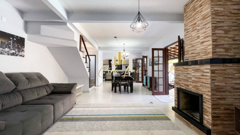 Imagem Casa com 3 Quartos à Venda, 228 m² em Rio Tavares - Florianópolis