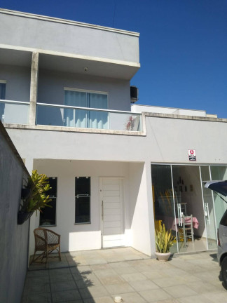 Imagem Casa com 4 Quartos para Temporada, 121 m² em Bombas - Bombinhas Imagem Casa com 4 Quartos para Temporada, 121 m² em Bombas - Bombinhas