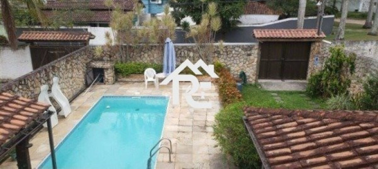 Casa com 5 Quartos à Venda, 360 m² em Maravista - Niterói
