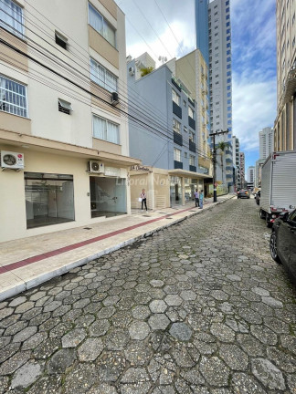 Sala Comercial à Venda, 80 m² em Centro - Balneário Camboriú