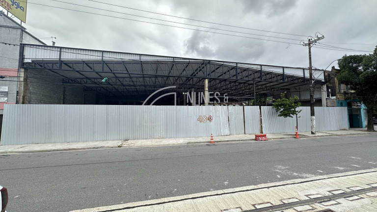 Imóvel Comercial à Venda ou Locação, 1.200 m² em Vila Mathias - Santos