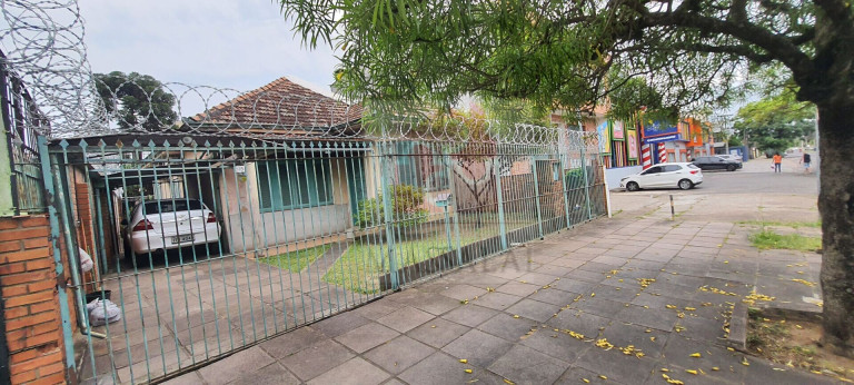 Imagem Casa com 3 Quartos à Venda, 140 m² em São João - Porto Alegre Imagem Casa com 3 Quartos à Venda, 140 m² em São João - Porto Alegre