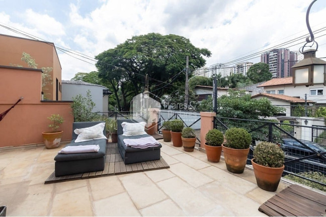 Imagem Casa com 4 Quartos à Venda, 300 m² em Moema - São Paulo Imagem Casa com 4 Quartos à Venda, 300 m² em Moema - São Paulo