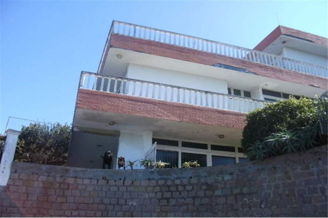 Casa com 8 Quartos à Venda,  em Coqueiros - Florianópolis