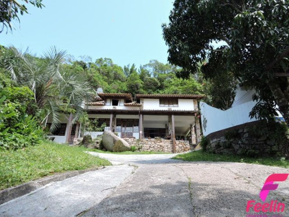 Imagem Casa com 8 Quartos à Venda, 217 m² em Campeche - Florianópolis Imagem Casa com 8 Quartos à Venda, 217 m² em Campeche - Florianópolis