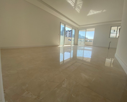 Imagem Imóvel com 3 Quartos à Venda, 208 m² em América - Joinville
