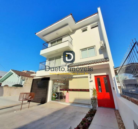 Sobrado com 3 Quartos à Venda, 260 m² em Camobi - Santa Maria