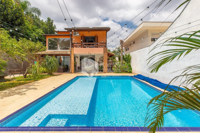 Sobrado com 4 Quartos à Venda, 454 m² em Interlagos - São Paulo