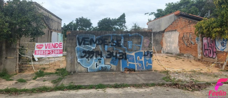 Terreno à Venda, 360 m² em Carianos - Florianópolis