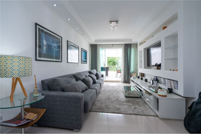 Casa com 3 Quartos à Venda, 250 m² em Vila Marari - São Paulo