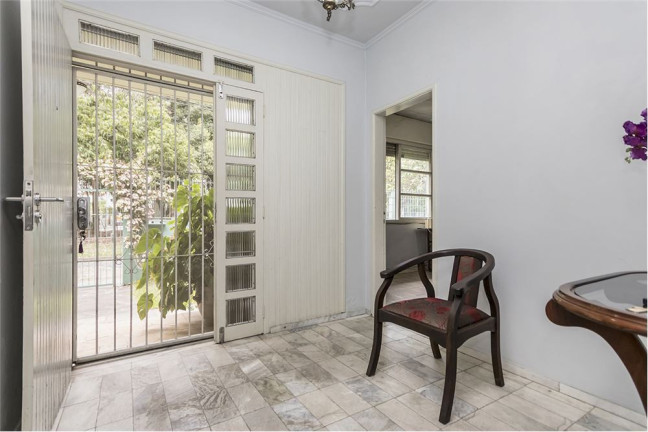 Imagem Casa com 7 Quartos à Venda, em Jardim Itu - Porto Alegre Imagem Casa com 7 Quartos à Venda, em Jardim Itu - Porto Alegre