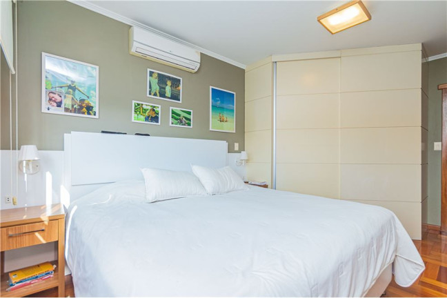 Imagem Imóvel com 3 Quartos à Venda, em Menino Deus - Porto Alegre Imagem Imóvel com 3 Quartos à Venda, em Menino Deus - Porto Alegre