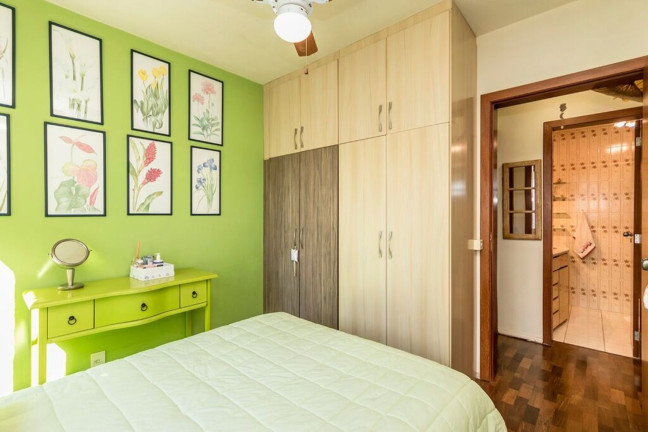Imagem Imóvel com 2 Quartos à Venda, 82 m² em São João - Porto Alegre Imagem Imóvel com 2 Quartos à Venda, 82 m² em São João - Porto Alegre