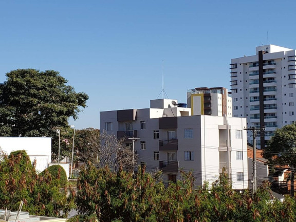 Apartamento com 3 Quartos para Alugar, 76 m² em Vila Altinópolis - Bauru