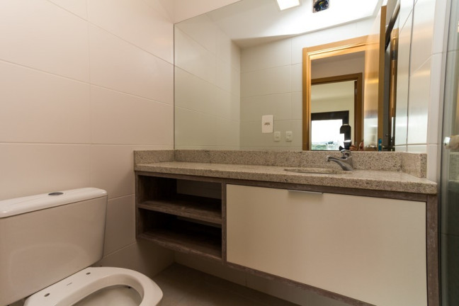 Imagem Apartamento com 2 Quartos à Venda, 70 m² em Menino Deus - Porto Alegre