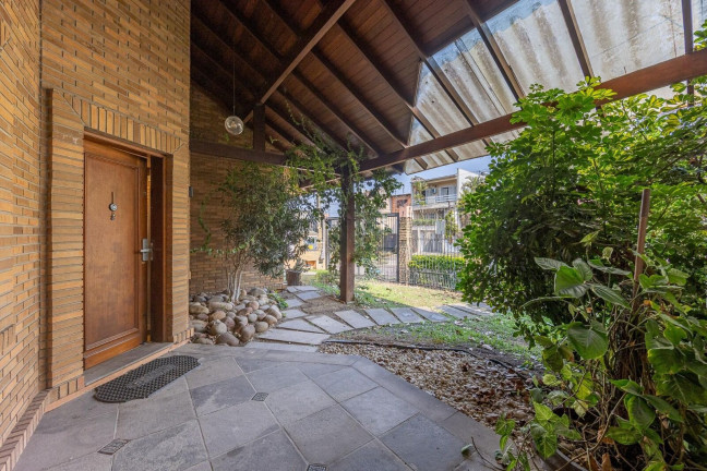 Imagem Casa com 4 Quartos à Venda, 269 m² em Chácara Das Pedras - Porto Alegre Imagem Casa com 4 Quartos à Venda, 269 m² em Chácara Das Pedras - Porto Alegre