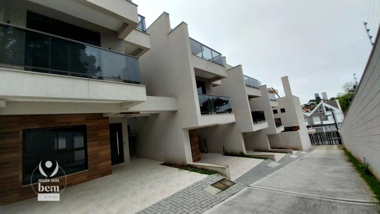 Imagem Sobrado com 3 Quartos à Venda, 166 m² em Bom Retiro - Curitiba Imagem Sobrado com 3 Quartos à Venda, 166 m² em Bom Retiro - Curitiba