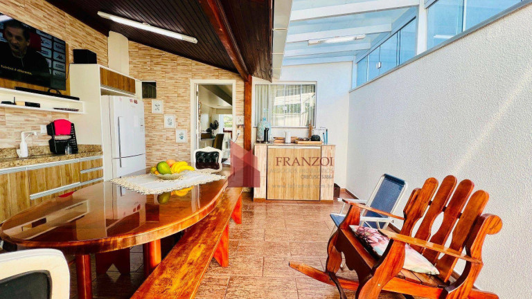 Imagem Sobrado com 3 Quartos à Venda, 230 m² em São Judas - Itajaí Imagem Sobrado com 3 Quartos à Venda, 230 m² em São Judas - Itajaí