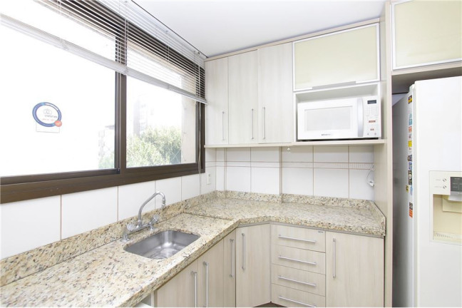 Imagem Imóvel com 3 Quartos à Venda, em Rio Branco - Porto Alegre Imagem Imóvel com 3 Quartos à Venda, em Rio Branco - Porto Alegre
