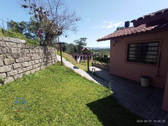 Imagem Casa com 5 Quartos à Venda, 328 m² em Córrego Grande - Florianópolis Imagem Casa com 5 Quartos à Venda, 328 m² em Córrego Grande - Florianópolis