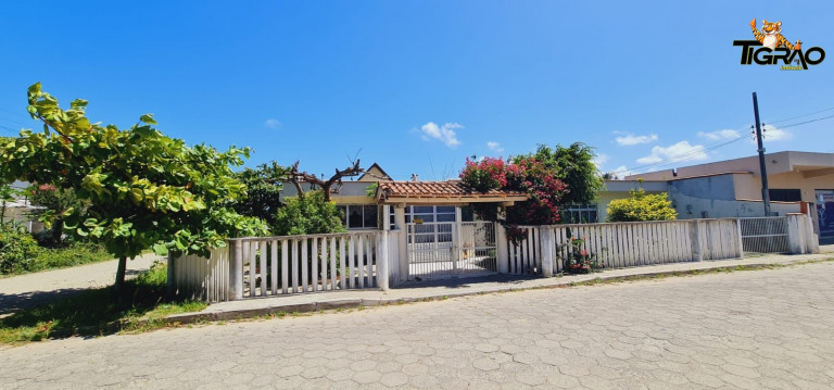 Imagem Casa com 3 Quartos à Venda, 266 m² em Centro - Navegantes