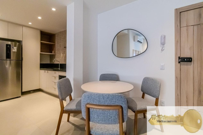 Imagem Apartamento com 2 Quartos à Venda, 68 m² em Copacabana - Rio De Janeiro