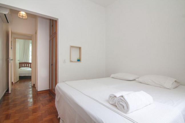 Imagem Imóvel com 2 Quartos à Venda, 71 m² em Copacabana - Rio De Janeiro Imagem Imóvel com 2 Quartos à Venda, 71 m² em Copacabana - Rio De Janeiro