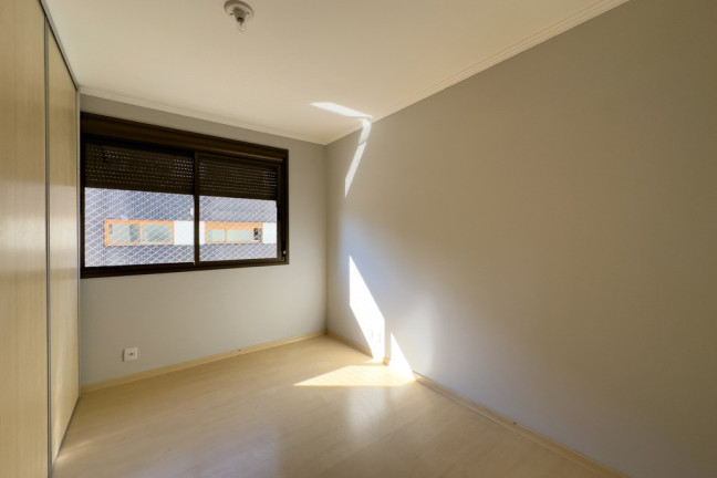 Imagem Imóvel com 3 Quartos à Venda, em Petrópolis - Porto Alegre Imagem Imóvel com 3 Quartos à Venda, em Petrópolis - Porto Alegre
