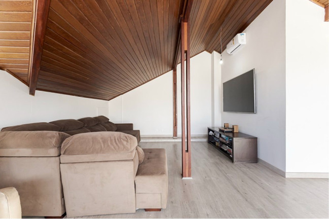 Imagem Casa com 4 Quartos à Venda, 320 m² em Santo Inácio - Curitiba Imagem Casa com 4 Quartos à Venda, 320 m² em Santo Inácio - Curitiba