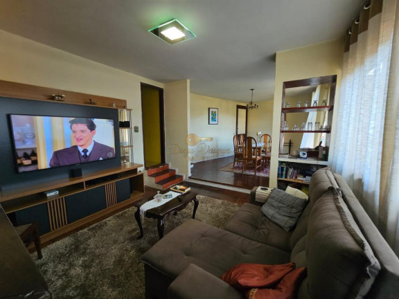 Imagem Casa com 3 Quartos à Venda, 324 m² em Vila Muqui - Teresópolis
