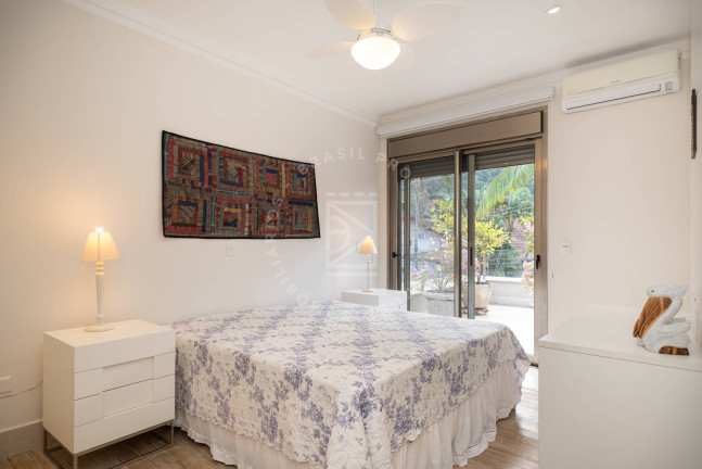 Imagem Casa com 8 Quartos à Venda, 600 m² em Tabatinga - Caraguatatuba Imagem Casa com 8 Quartos à Venda, 600 m² em Tabatinga - Caraguatatuba