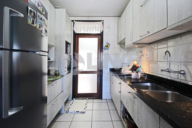 Imagem Imóvel com 3 Quartos à Venda, 179 m² em Cristal - Porto Alegre Imagem Imóvel com 3 Quartos à Venda, 179 m² em Cristal - Porto Alegre