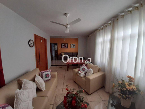 Imagem Casa com 4 Quartos à Venda, 186 m² em Setor Leste Universitário - Goiânia