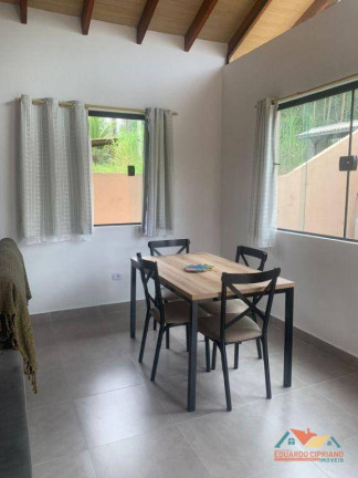 Imagem Casa com 2 Quartos à Venda, 120 m² em Jardim Capricórnio - Caraguatatuba