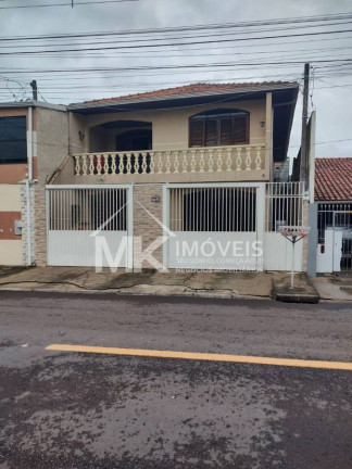 Sobrado com 5 Quartos à Venda, 270 m² em Uberaba - Curitiba