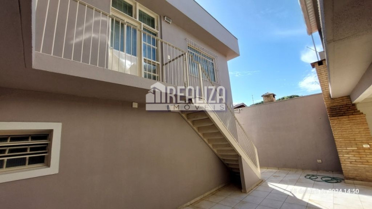 Sobrado com 4 Quartos para Alugar, 300 m² em Jardim Induberaba - Uberaba